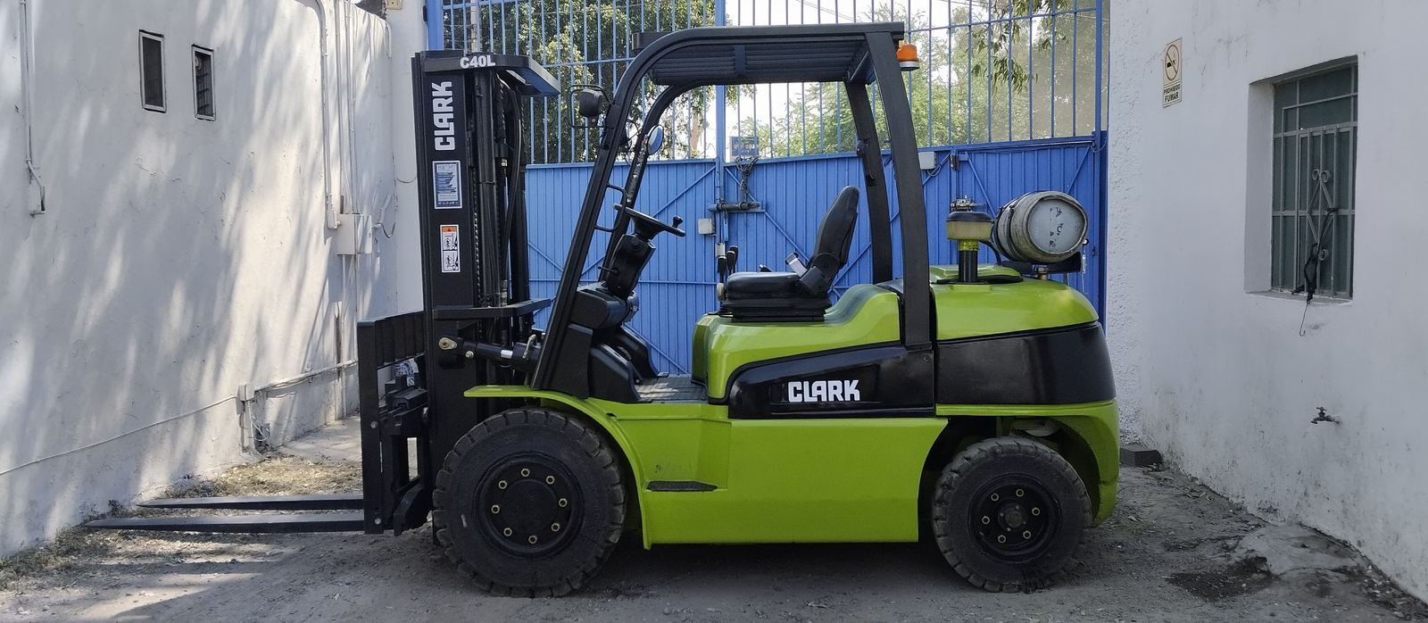 MR-292 Clark C40L